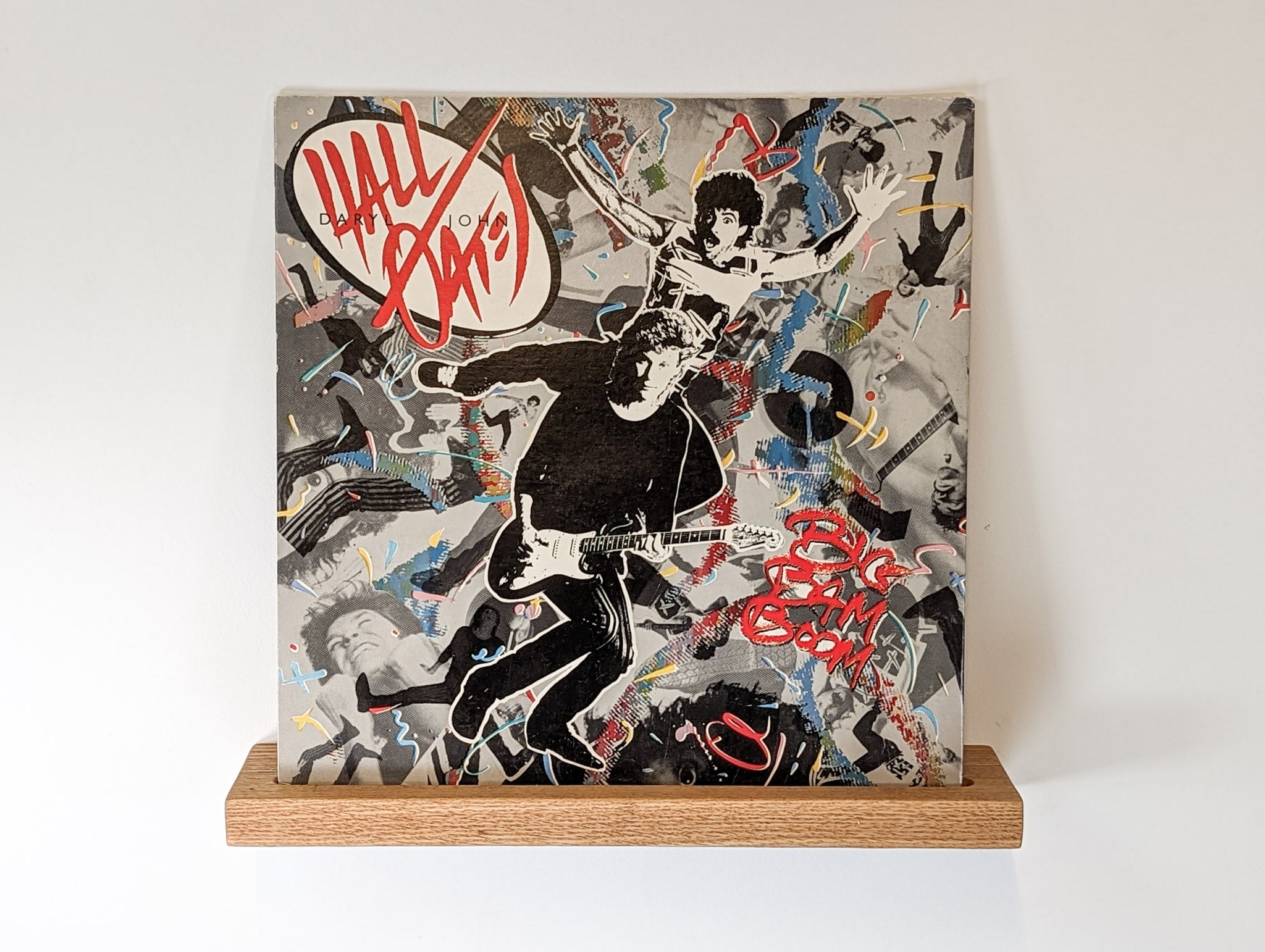 Vino Vinyl Record Shelf | Oak Wood, Wall-Mounted Display for 12 Albums 0