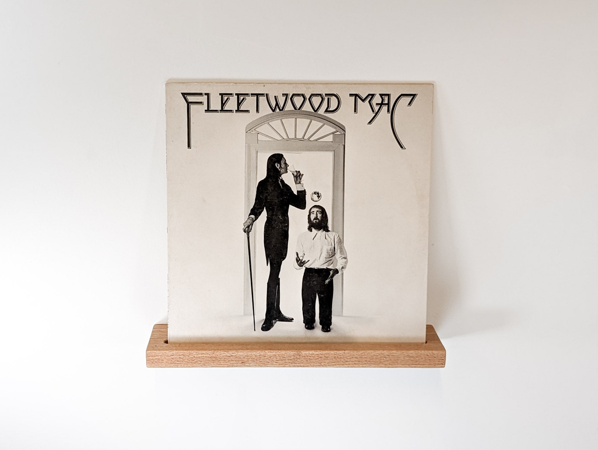 Vino Vinyl Record Shelf | Oak Wood, Wall-Mounted Display for 12 Albums 3
