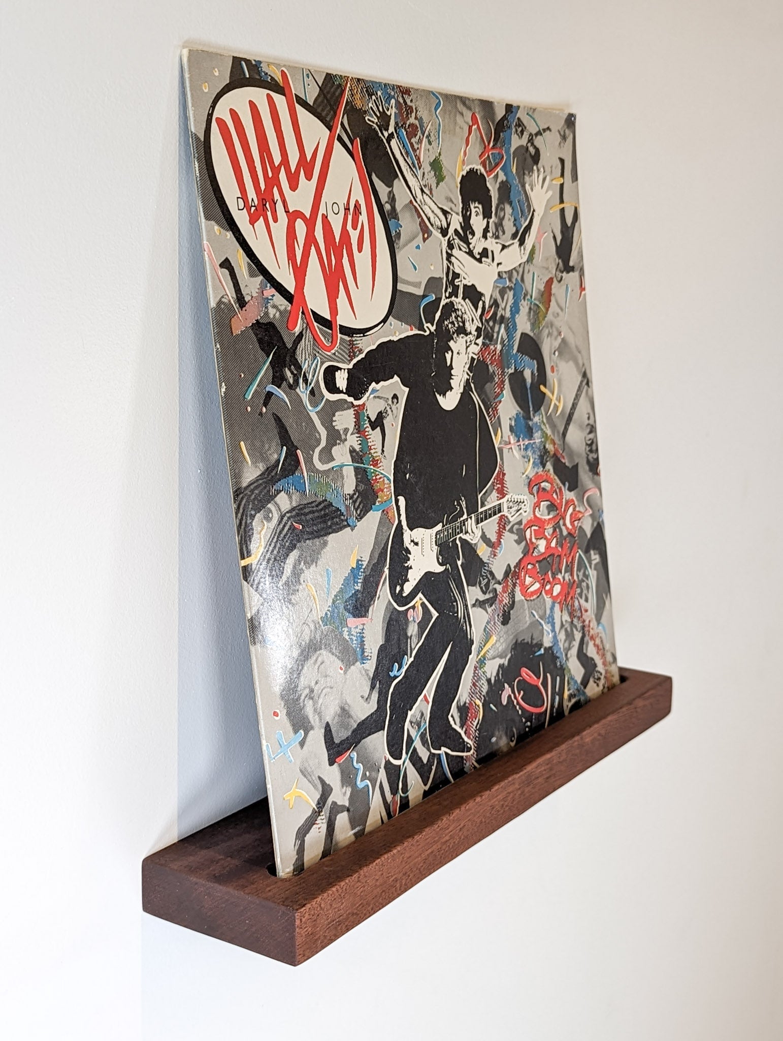 Vino Vinyl Record Shelf | Oak Wood, Wall-Mounted Display for 12 Albums 8